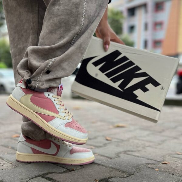 جردن ۱ لو ترویس – Jordan 1 Low Travis