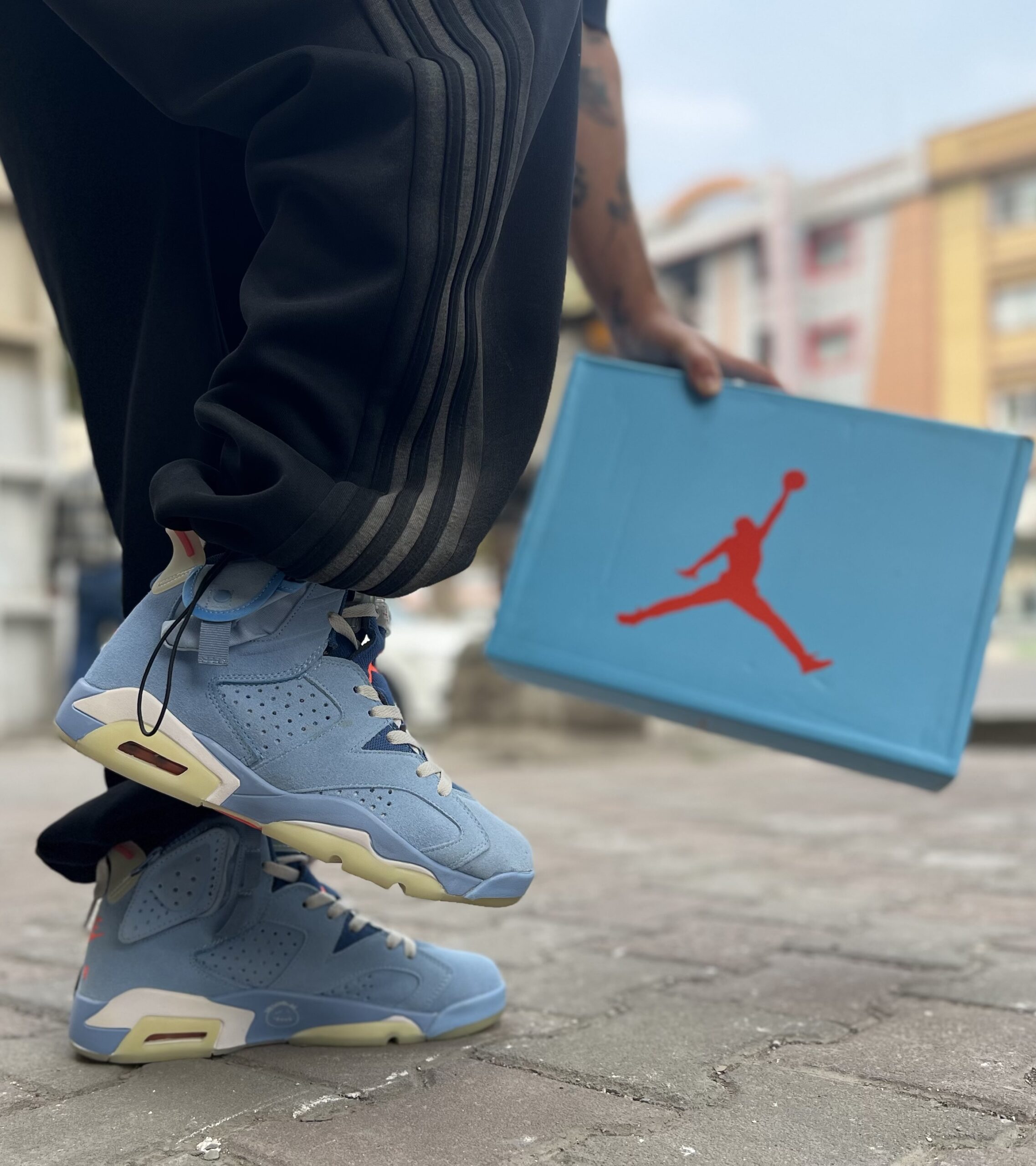 IMG_7860 (3) جردن ۶ ترویس اسکات / Jordan 6 Teravis scott - تصویر 1